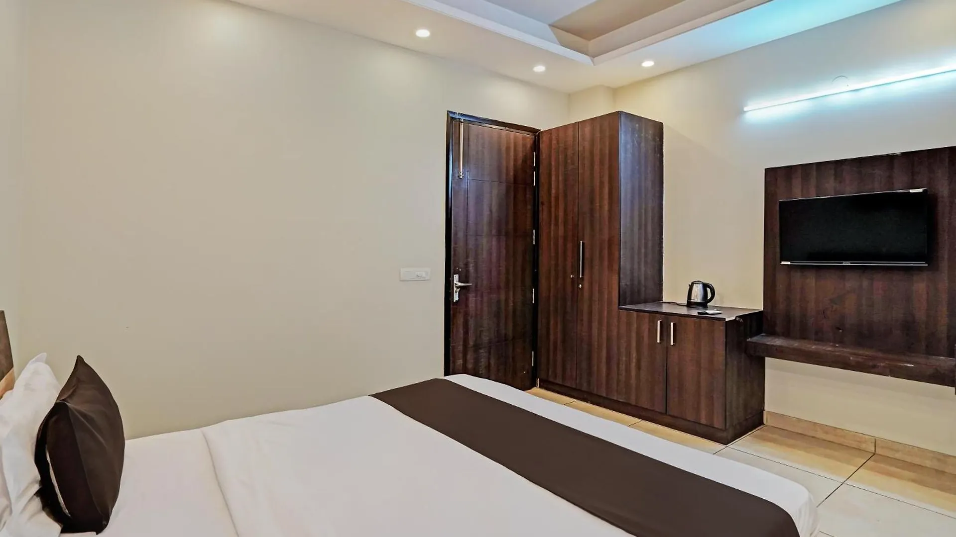 ***  Townhouse Akshay Hotel Gurgaon India